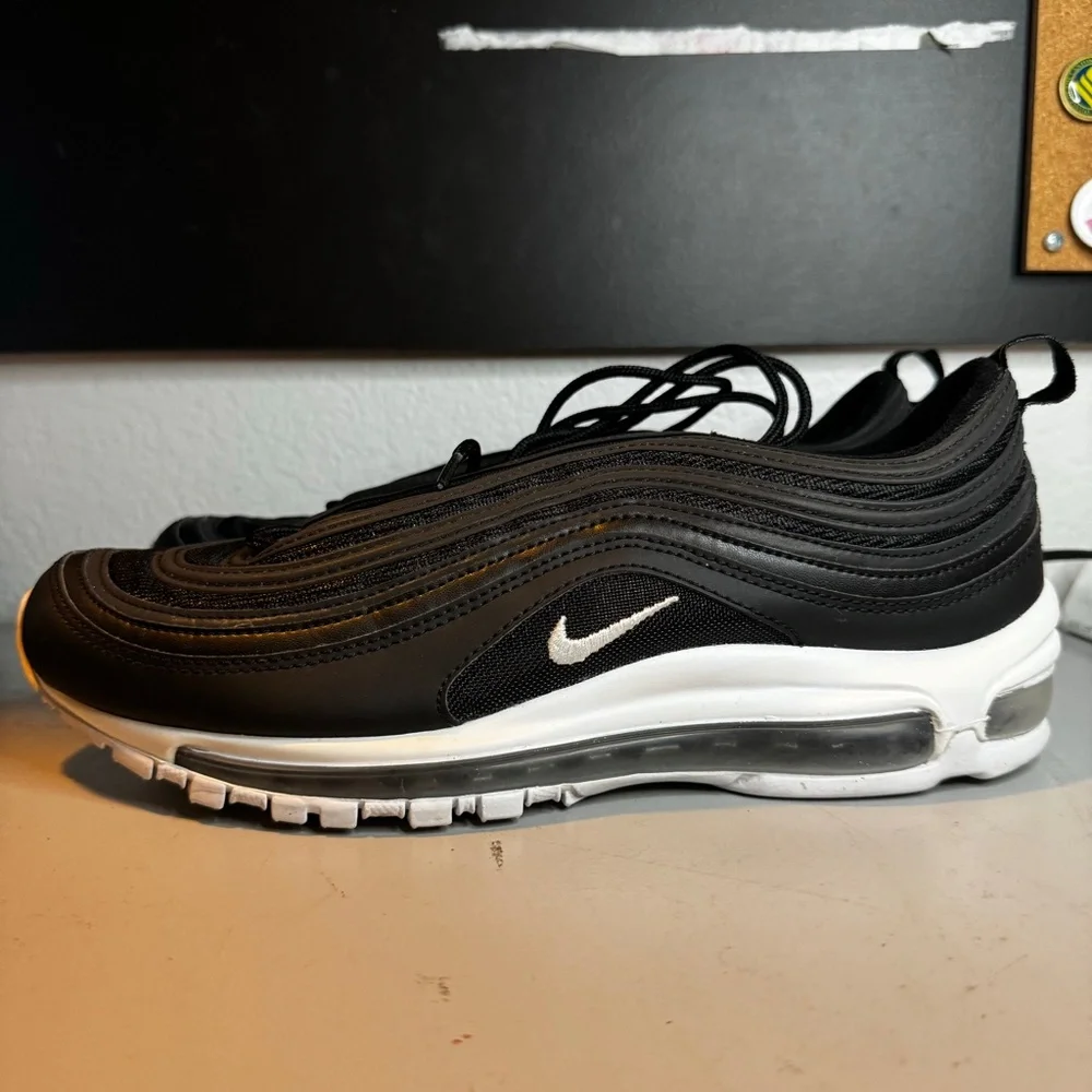 Nike - Picture 3 of 6